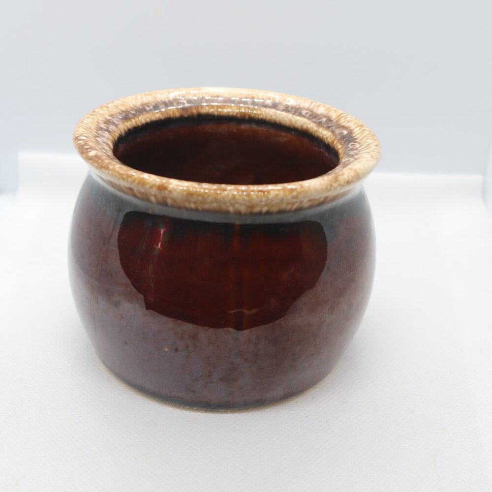 Hull Vintage bowl but missing the lid oven proof made in USA 3 inch rim